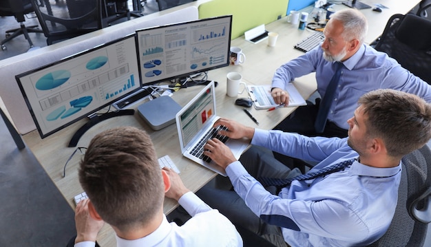 DDP Hedge Fund Consulting team analyzing financial data, compliance, and investment strategies for sustainable growth